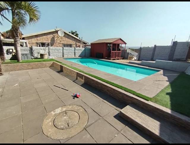 3 BEDROOM HOUSE FOR SALE IN CLAYFIELD